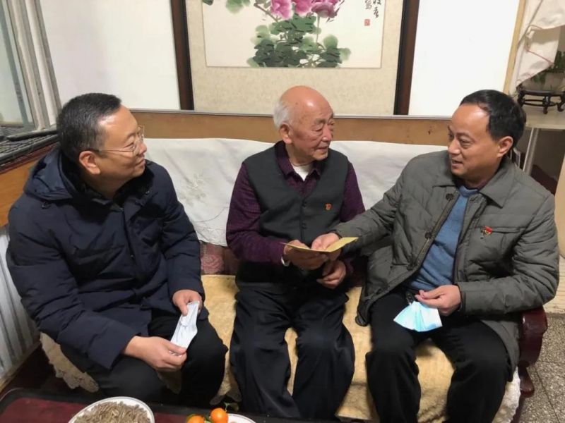 弘義集團(tuán)開(kāi)展春節(jié)前走訪慰問(wèn)生活困難黨員、老黨員、老干部活動(dòng)